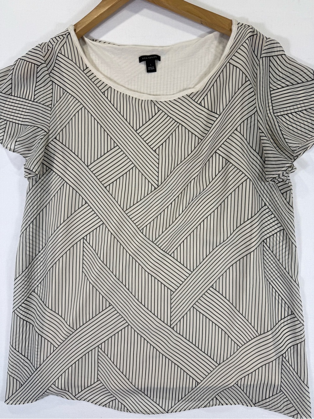 Ann Taylor Cream and Black Short Sleeve Geometric Tee